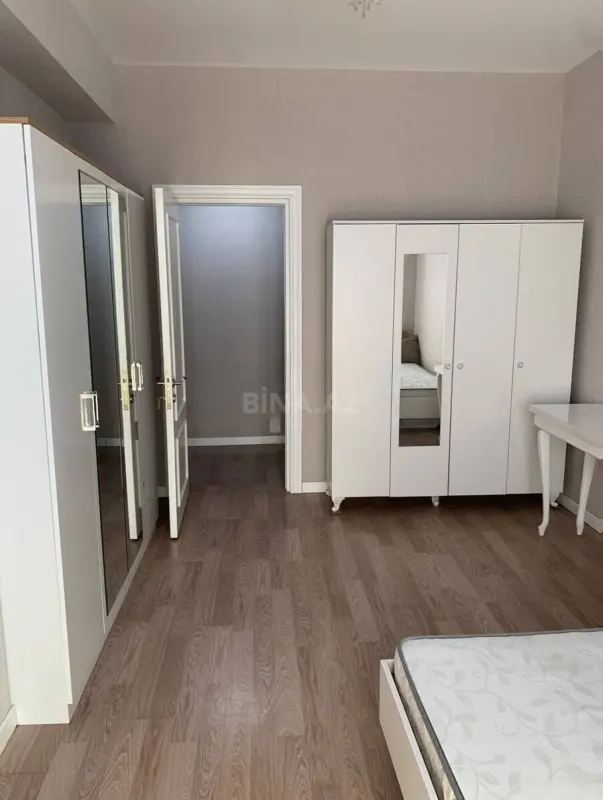 Kirayə verilir 2 otaqlı mənzil 83 m²