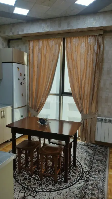 Kirayə verilir 2 otaqlı mənzil 87 m²