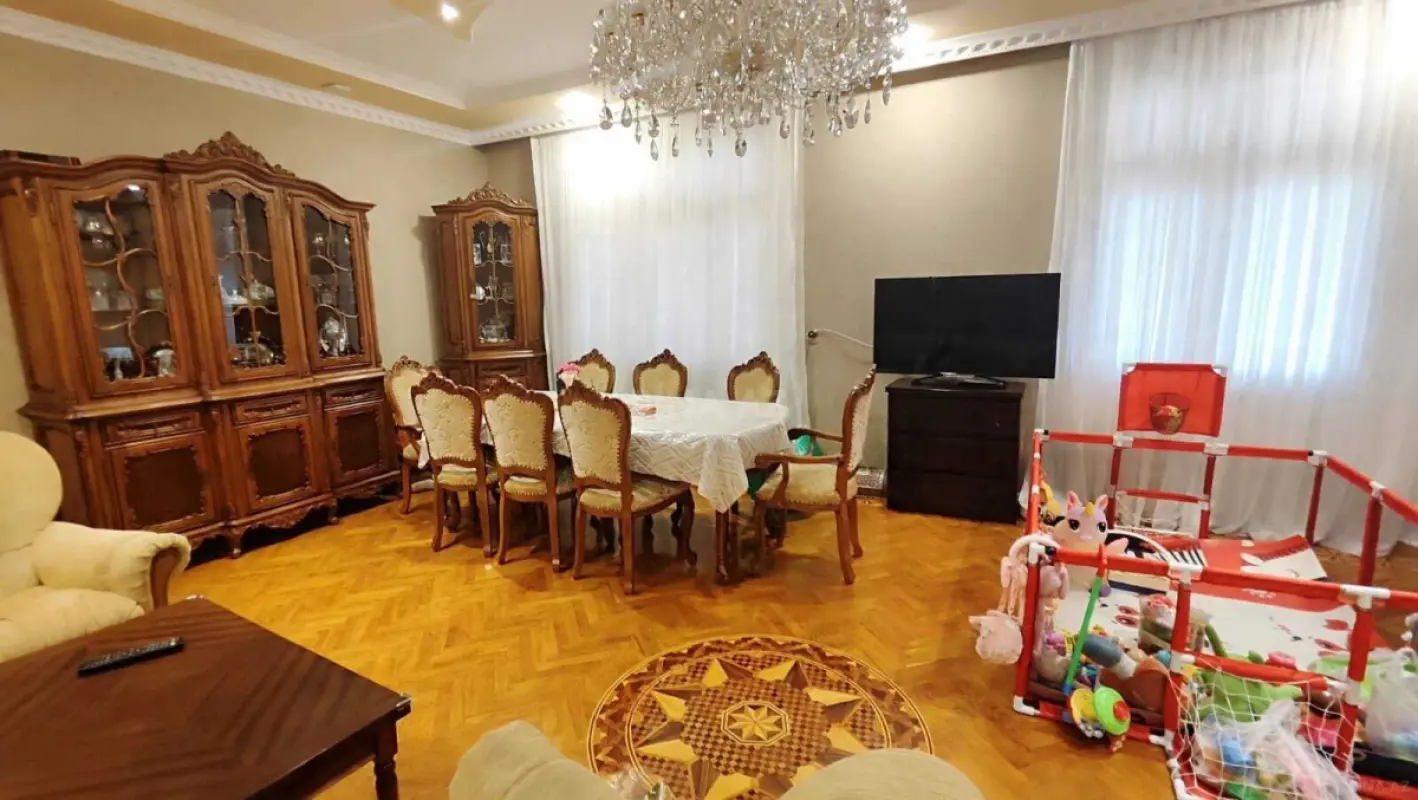 Satılır 4 otaqlı mənzil 138 m²