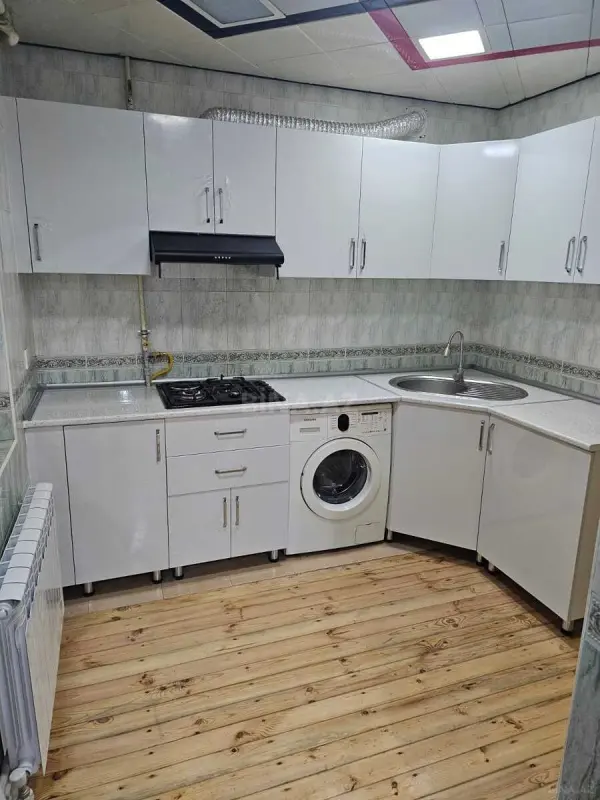 Kirayə verilir 4 otaqlı mənzil 105 m²