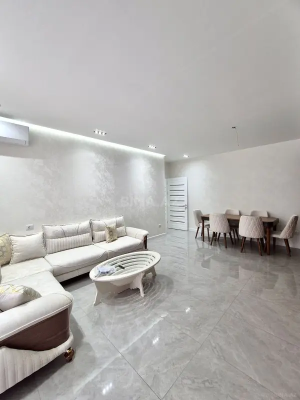 Kirayə verilir 4 otaqlı mənzil 178 m²
