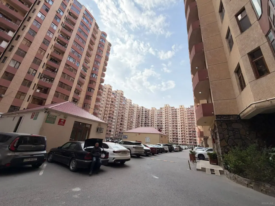 Satılır 3 otaqlı mənzil 122 m²