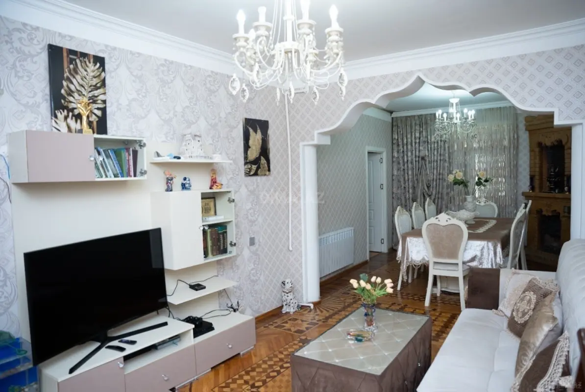 Satılır 5 otaqlı mənzil 125 m²