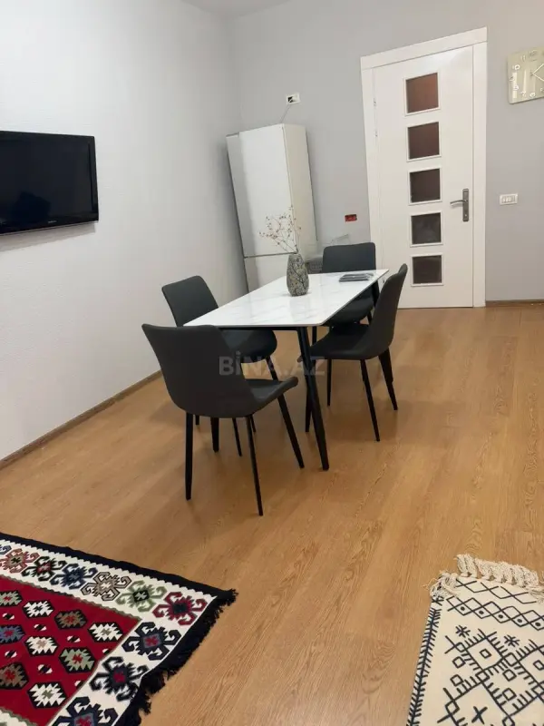Kirayə verilir 3 otaqlı mənzil 130 m²