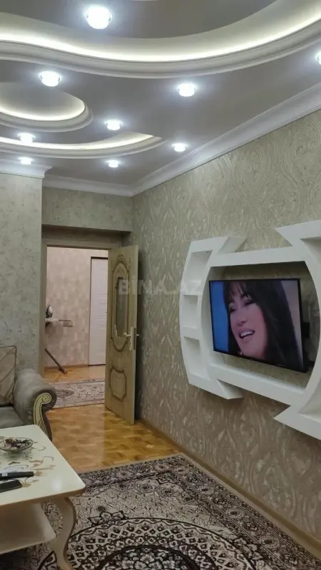Kirayə verilir 2 otaqlı mənzil 85 m²