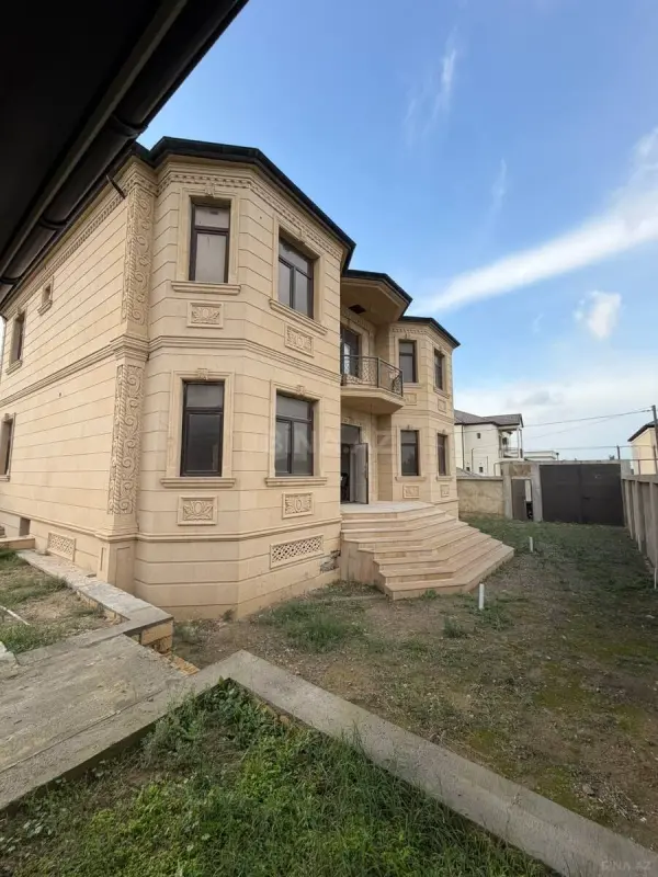 Satılır 7 otaqlı həyət evi 280 m²
