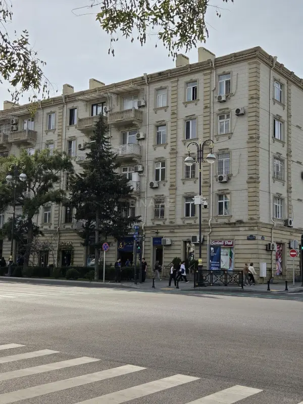 Satılır 3 otaqlı mənzil 105 m²
