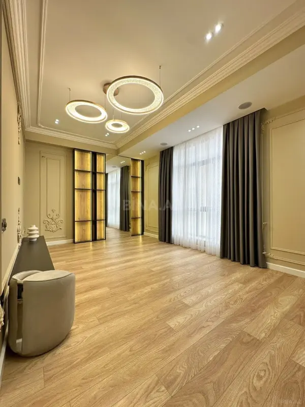 Satılır 2 otaqlı mənzil 76 m²