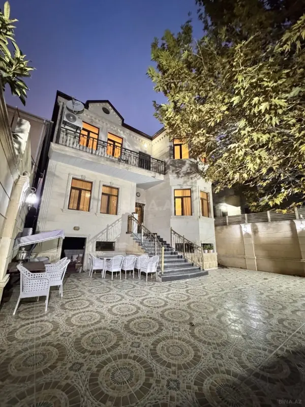 Satılır 6 otaqlı həyət evi 300 m²