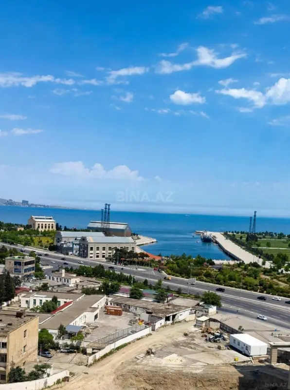 Satılır 3 otaqlı mənzil 145 m²