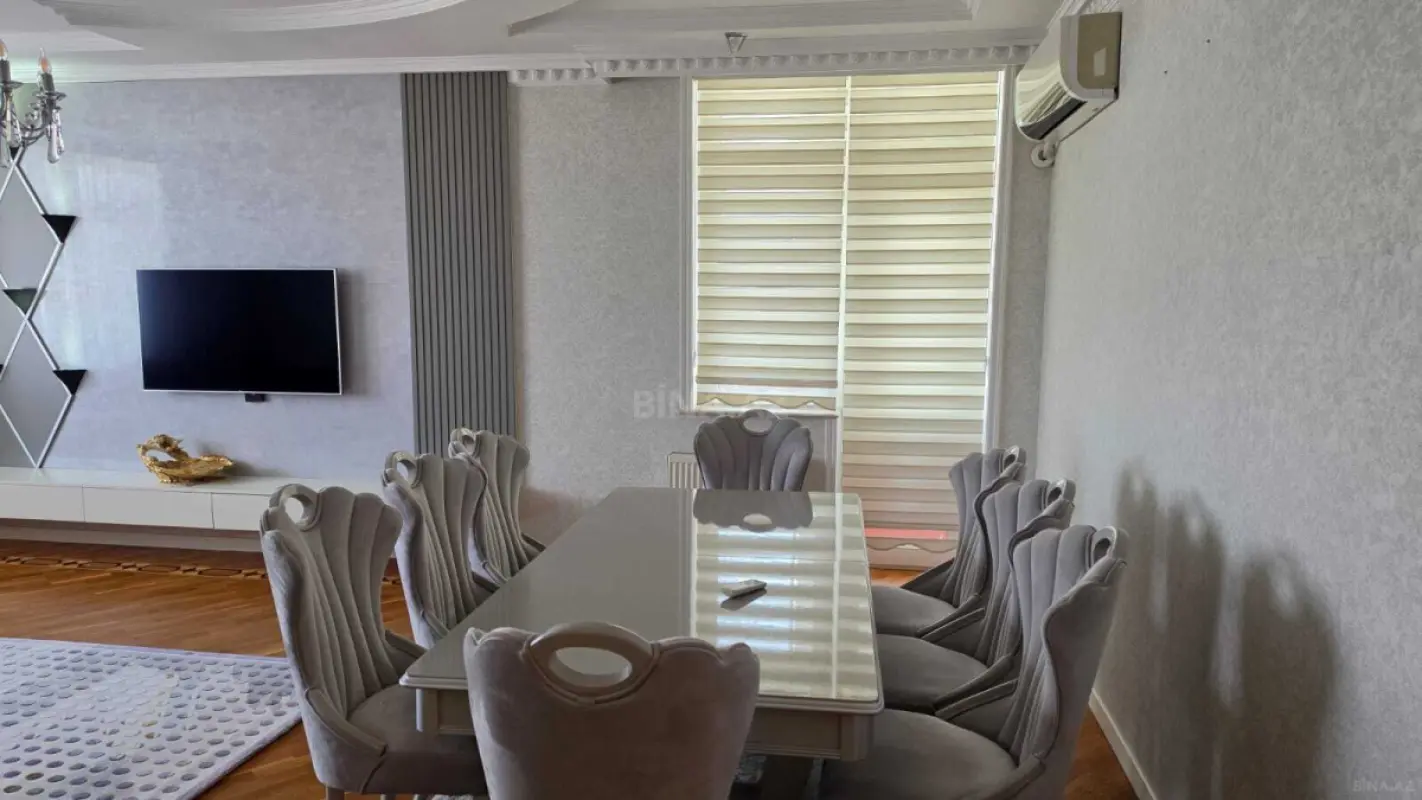 Kirayə verilir 3 otaqlı mənzil 150 m²