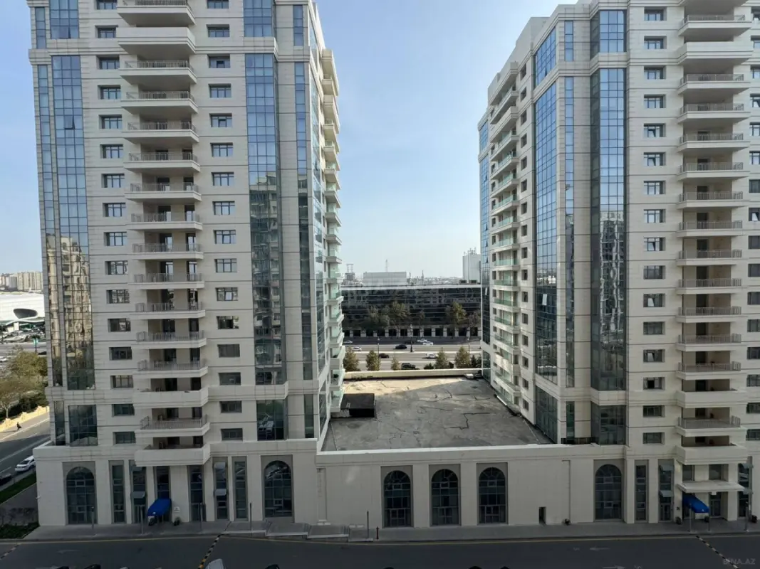 Satılır 5 otaqlı mənzil 312 m²