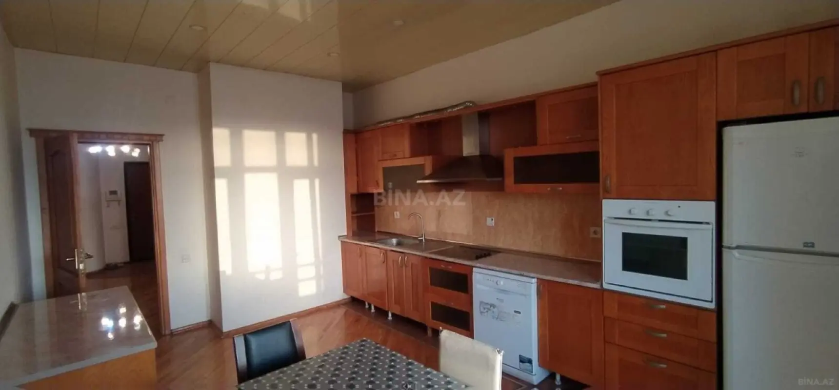 Satılır 4 otaqlı mənzil 220 m²