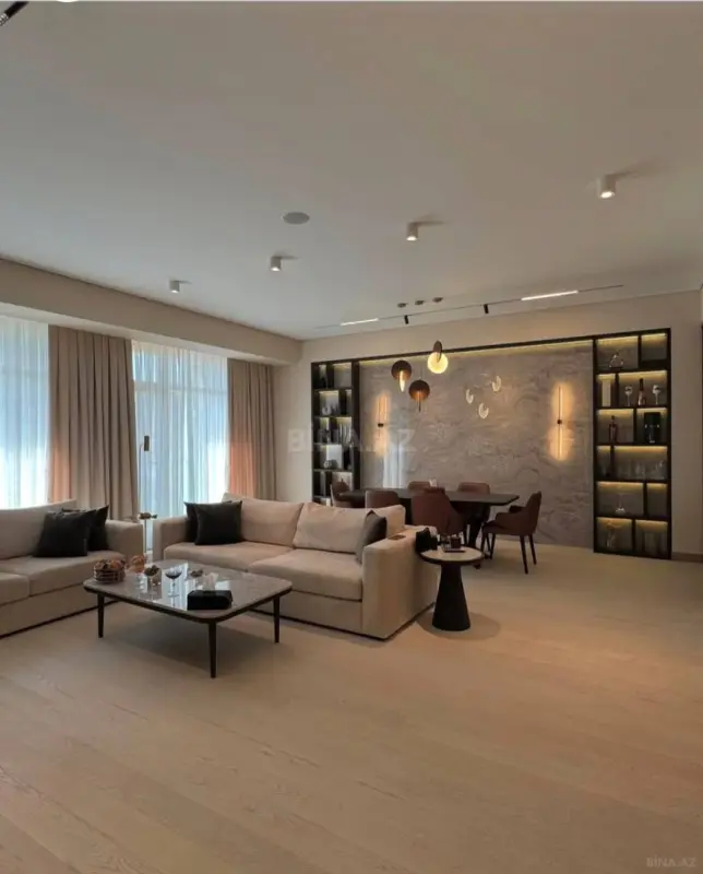 Satılır 3 otaqlı mənzil 132 m²