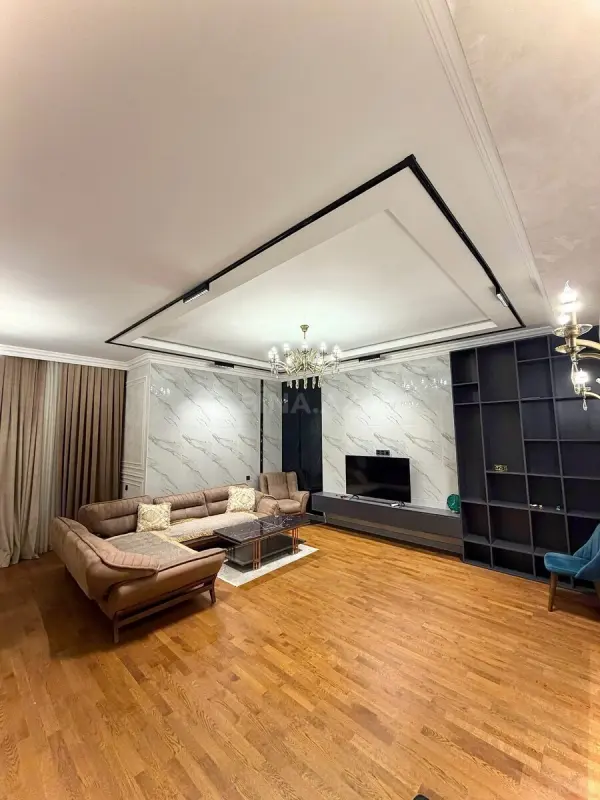 Satılır 3 otaqlı mənzil 136 m²