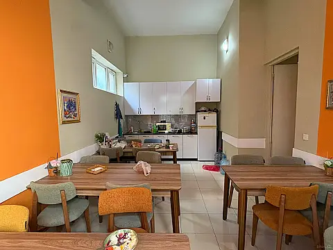 Kirayə verilir obyekt 220 m² — Bakı 220.00 m²