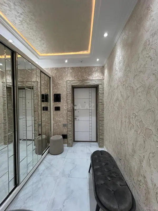 Satılır 2 otaqlı mənzil 106 m²