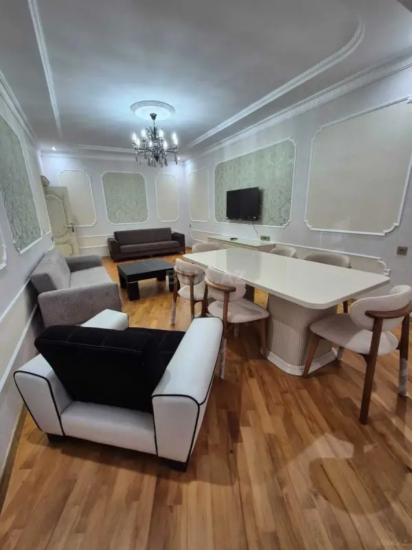 Kirayə verilir 2 otaqlı mənzil 115 m²