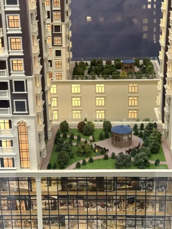 Satılır 4 otaqlı mənzil 132 m²