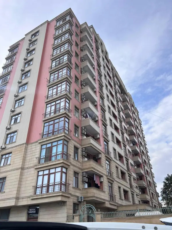 Satılır 2 otaqlı mənzil 110.8 m²