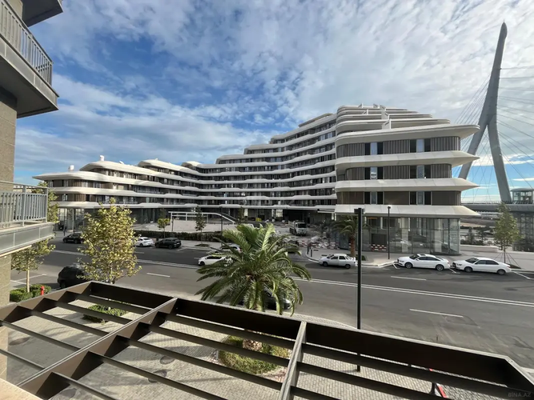 Satılır 4 otaqlı mənzil 213 m²