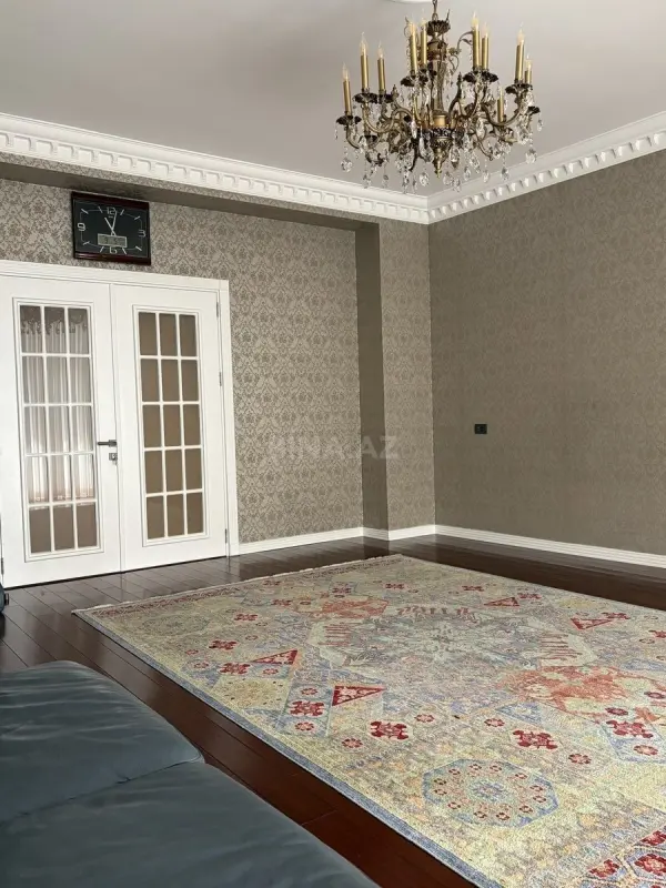 Satılır 4 otaqlı mənzil 145 m²