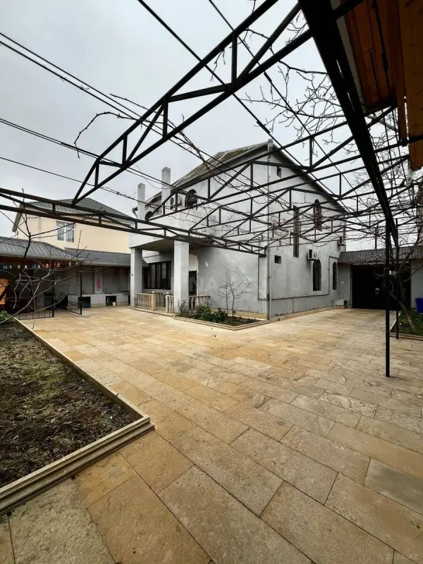 Satılır 6 otaqlı həyət evi 251 m²