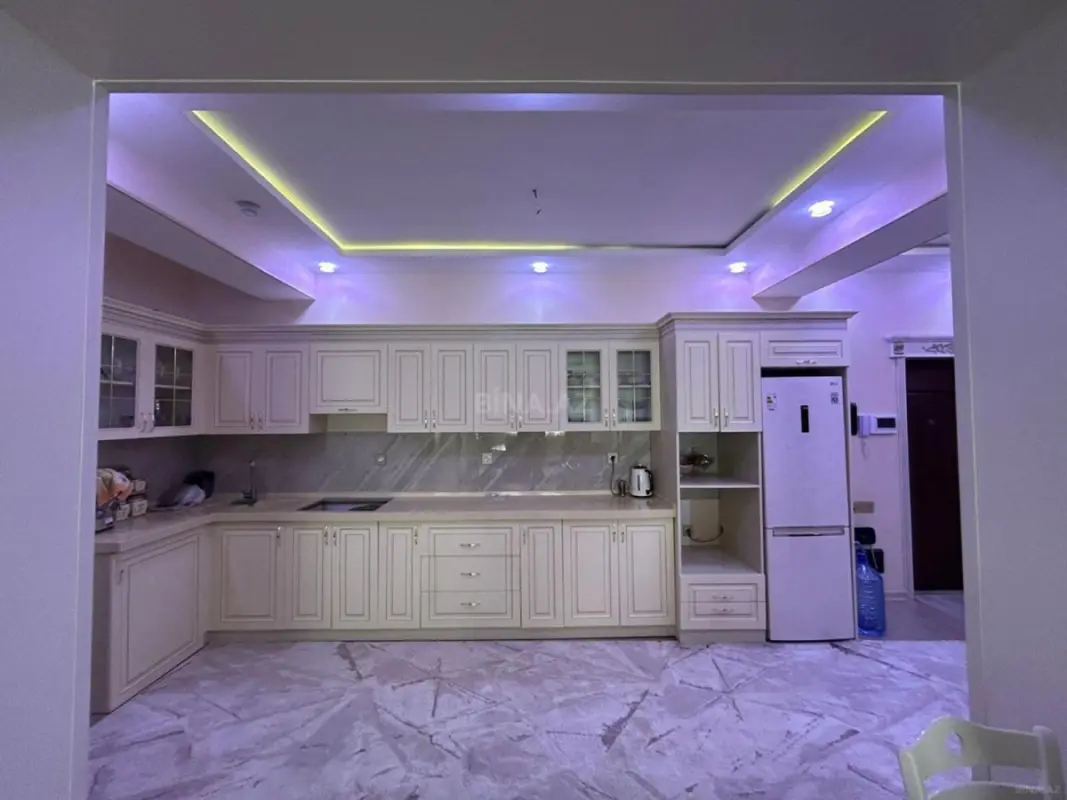 Kirayə verilir 2 otaqlı mənzil 115 m²