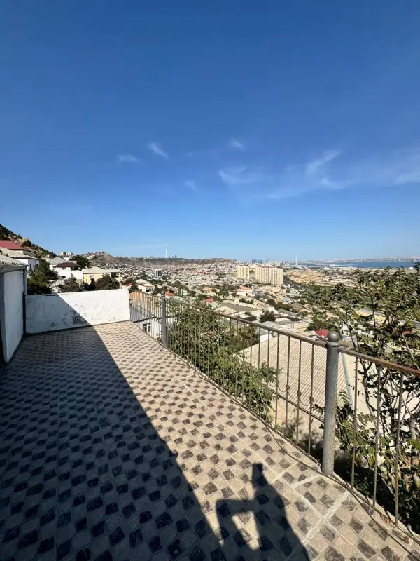 Satılır 3 otaqlı həyət evi 240 m²