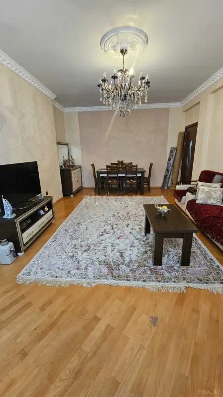 Satılır 2 otaqlı mənzil 82 m²