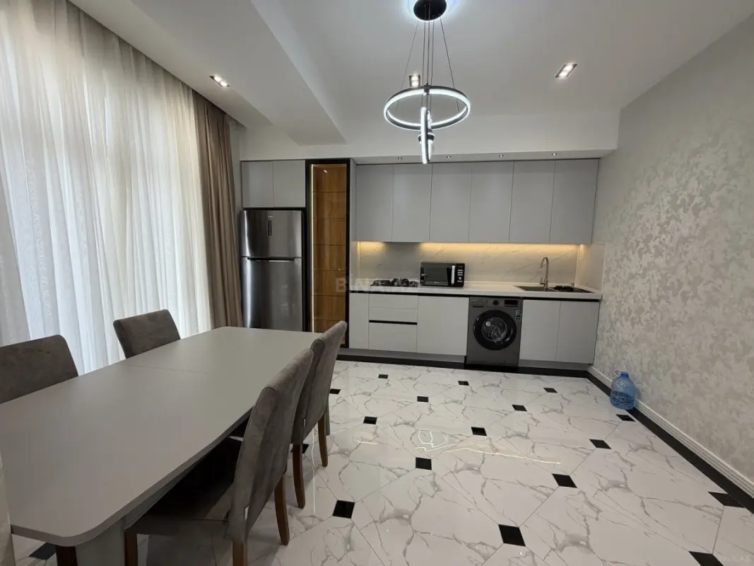 Satılır 2 otaqlı mənzil 87 m²