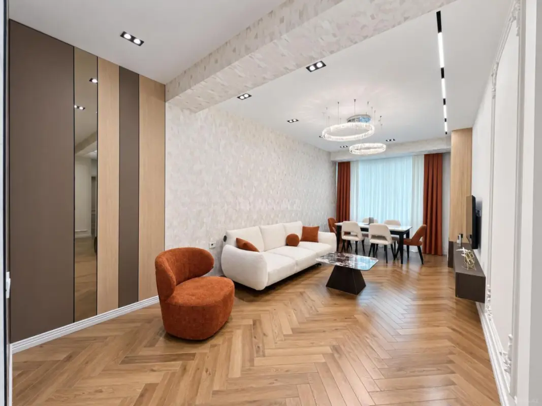 Satılır 4 otaqlı mənzil 128 m²