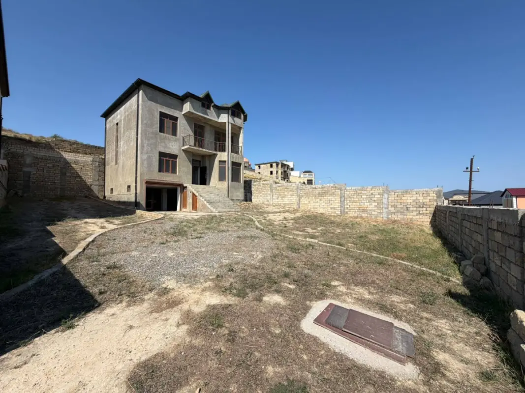 Satılır 6 otaqlı həyət evi 360 m²