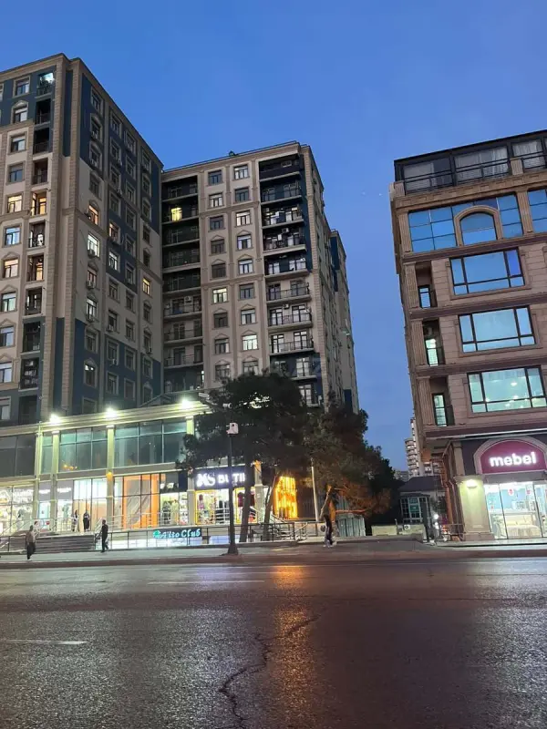 Satılır 4 otaqlı mənzil 130 m²