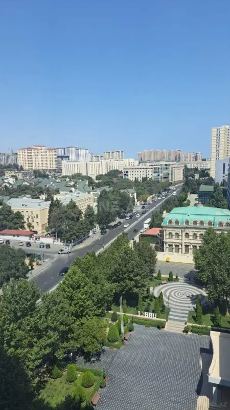 Satılır 3 otaqlı mənzil 125 m²