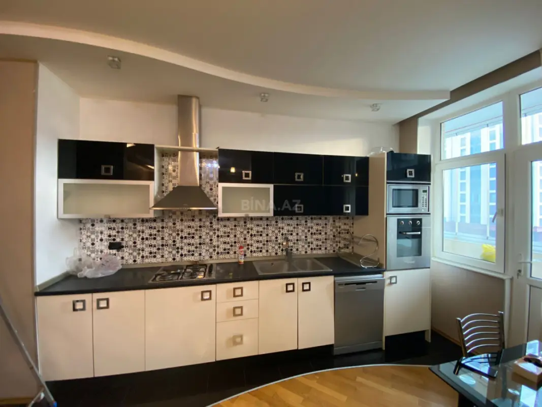 Kirayə verilir 3 otaqlı mənzil 123 m²