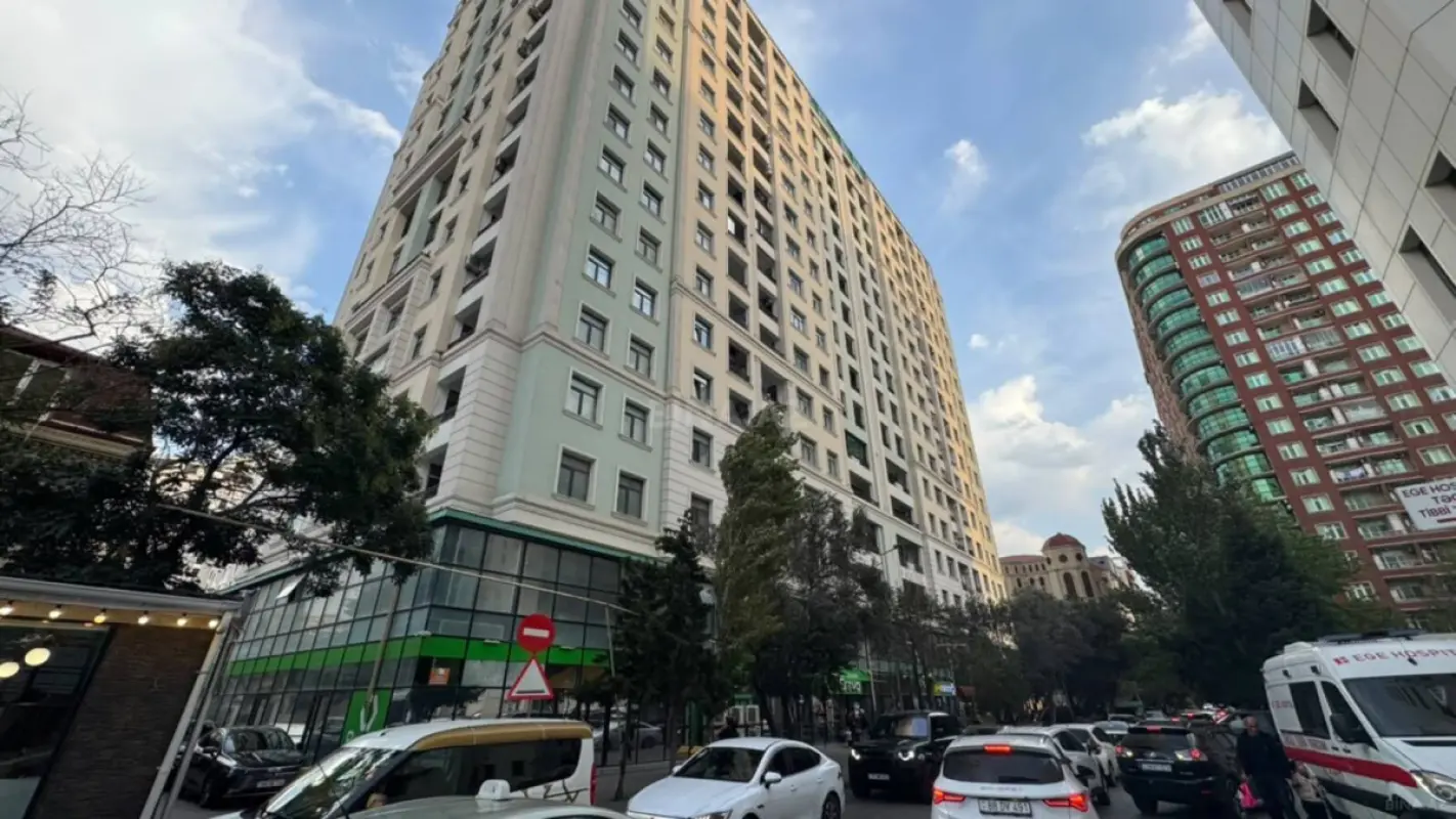 Satılır 2 otaqlı mənzil 84 m²