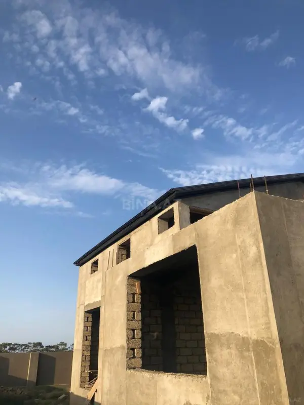 Satılır 6 otaqlı həyət evi 300 m²