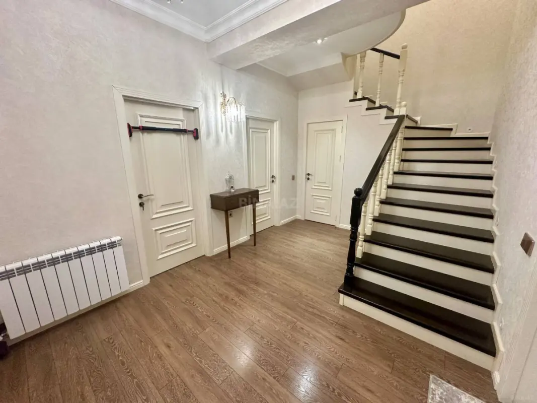 Satılır 4 otaqlı mənzil 114 m²