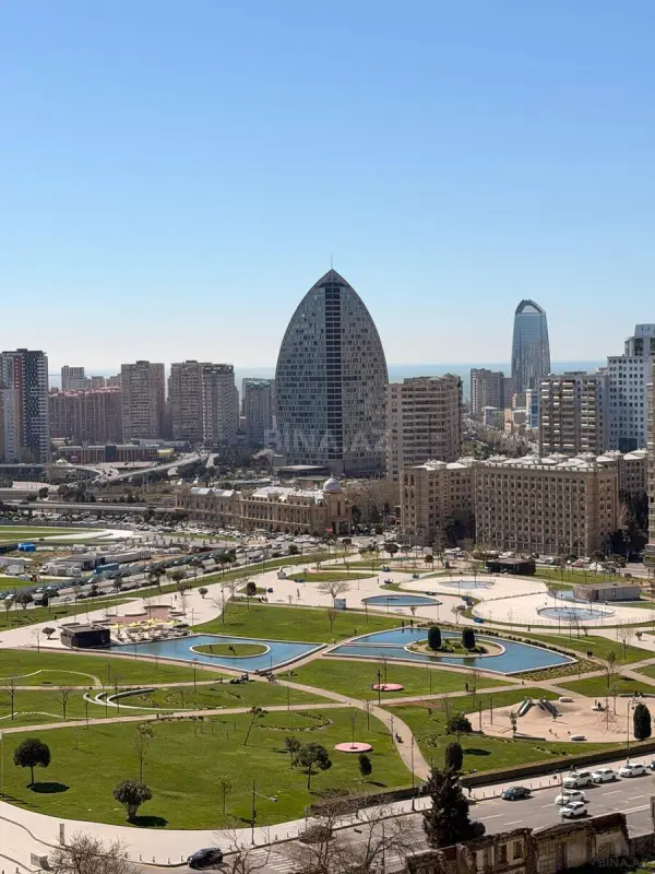 Satılır 3 otaqlı mənzil 142 m²