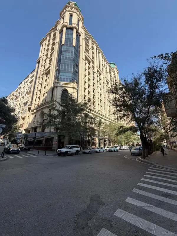 Satılır 2 otaqlı mənzil 103 m²