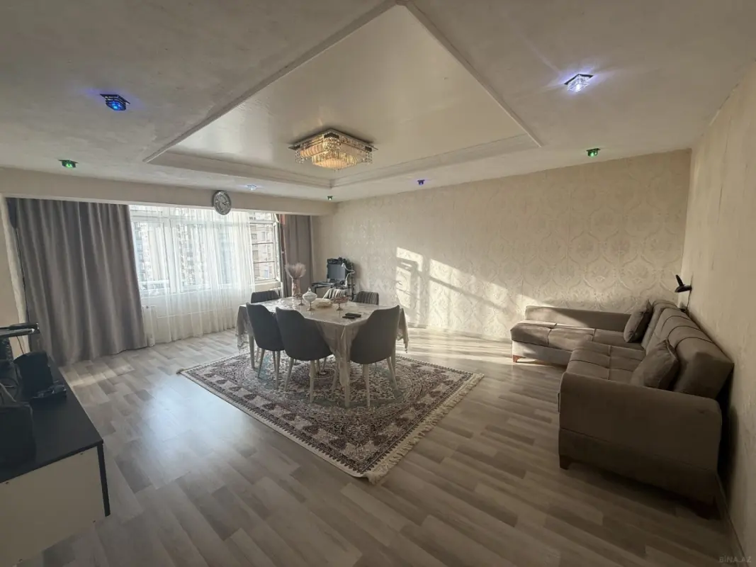 Satılır 3 otaqlı mənzil 109 m²