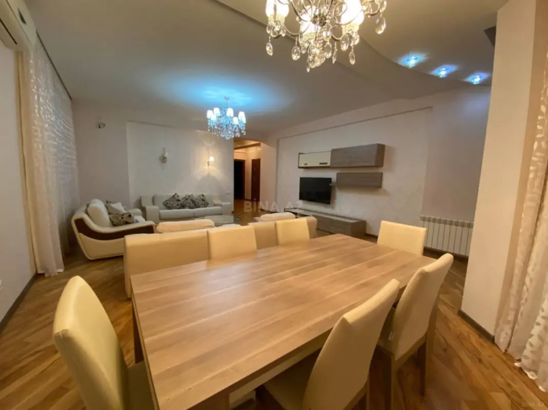 Kirayə verilir 4 otaqlı mənzil 180 m²
