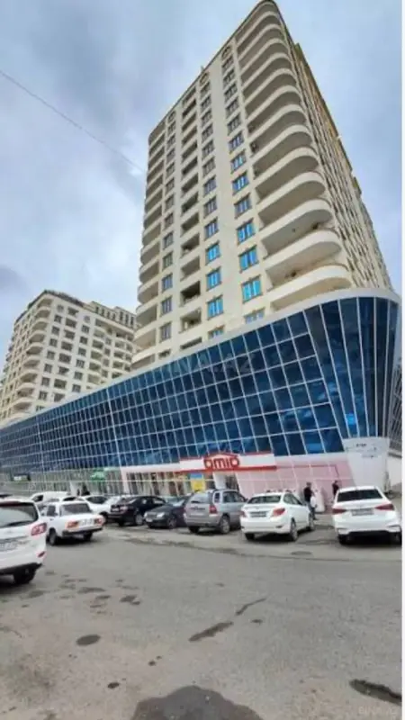 Satılır 3 otaqlı mənzil 131 m²