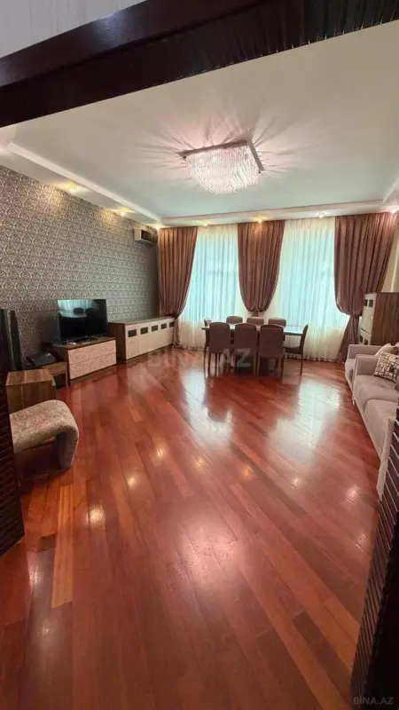 Satılır 3 otaqlı mənzil 136 m²