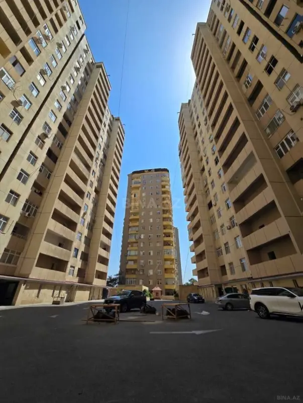 Satılır 4 otaqlı mənzil 210 m²