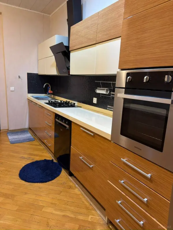 Kirayə verilir 3 otaqlı mənzil 160 m²