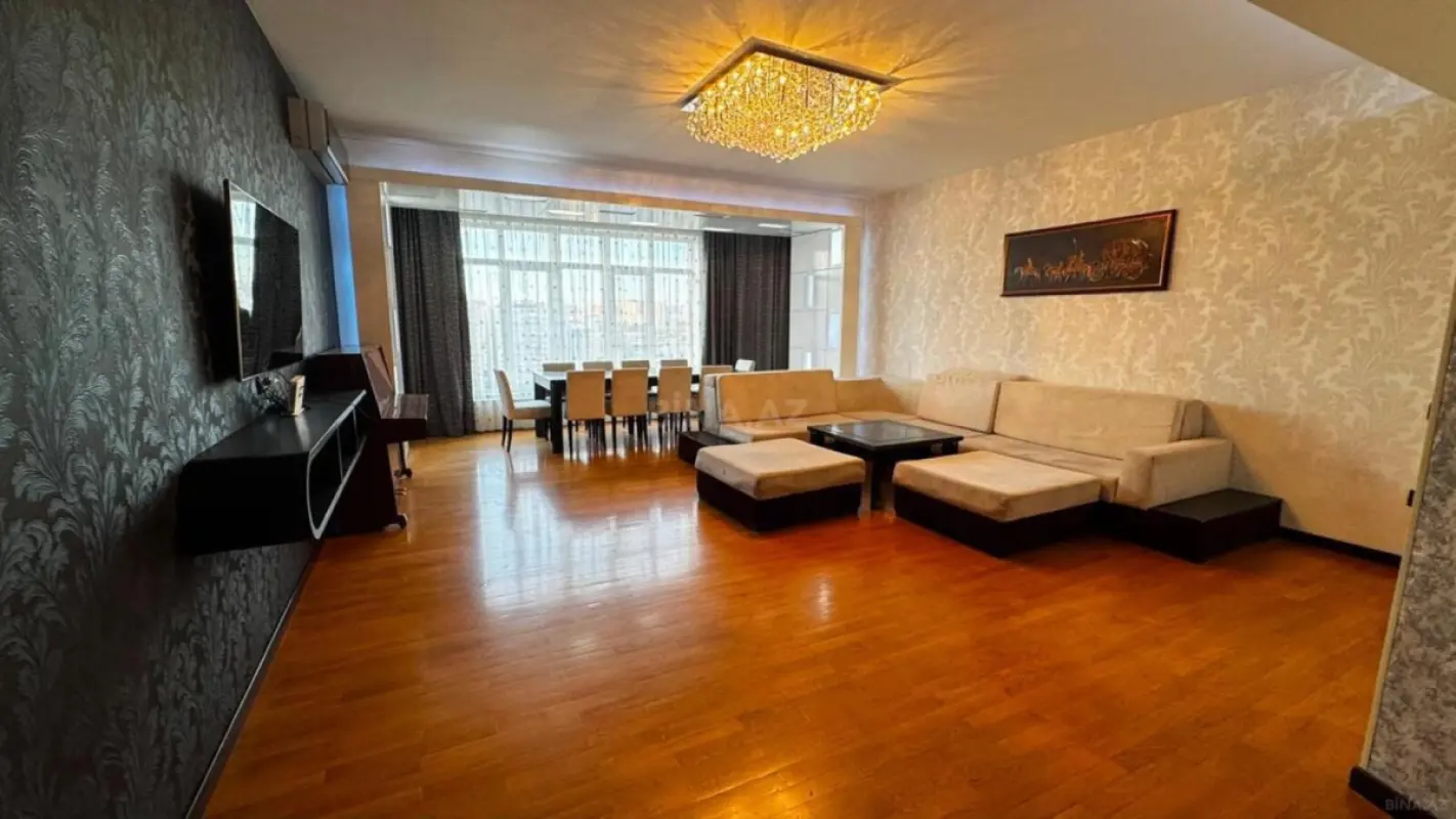 Kirayə verilir 4 otaqlı mənzil 180 m²