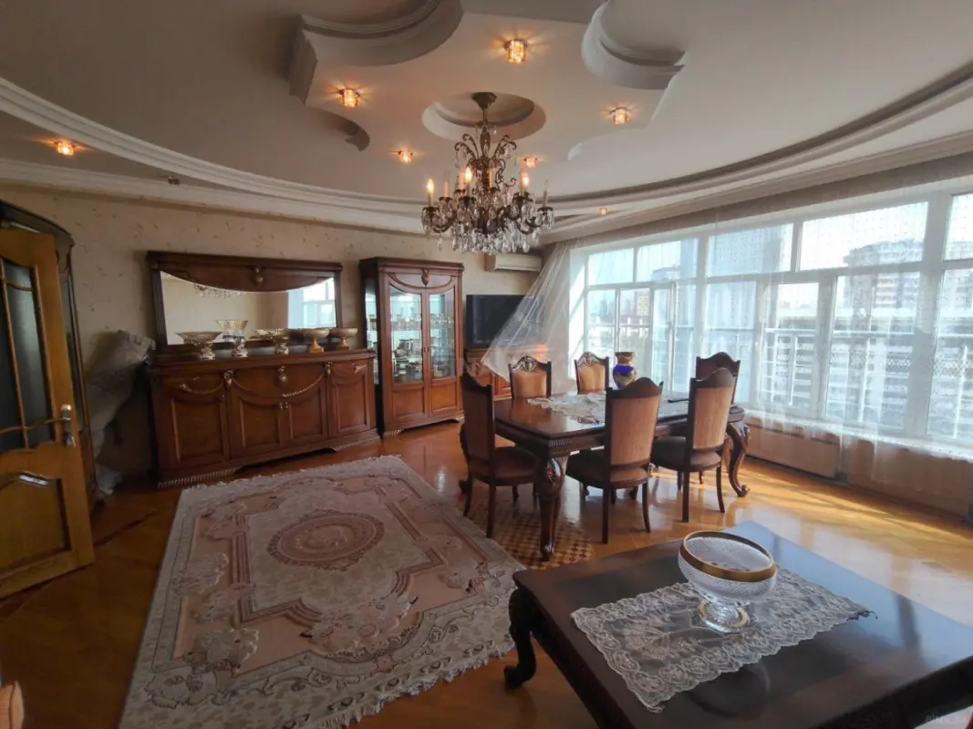 Satılır 4 otaqlı mənzil 200 m²