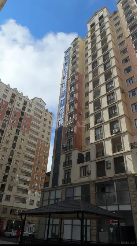 Satılır obyekt 561 m²
